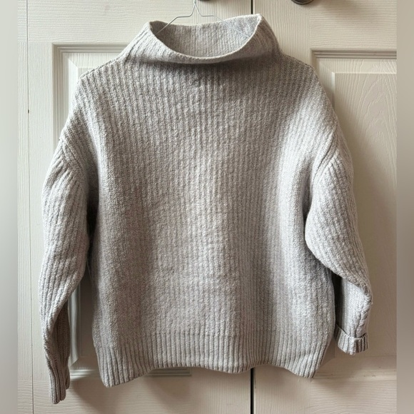 ARITZIA WILFRED 100% merino wool grey turtleneck sweater (S) - Picture 3 of 10